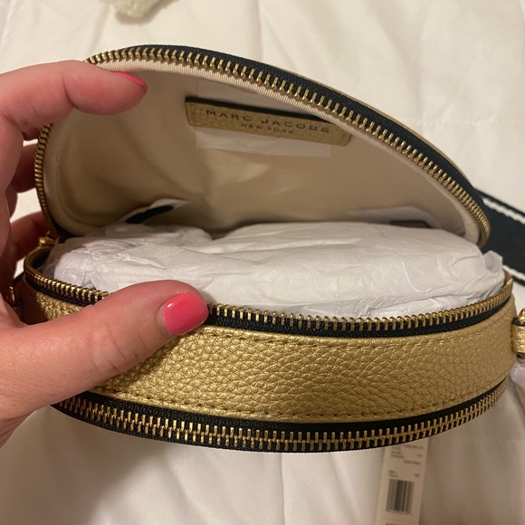 MARC JACOBS Metallic Oval Coated Leather Crossbody Bag - Picture 7 of 8